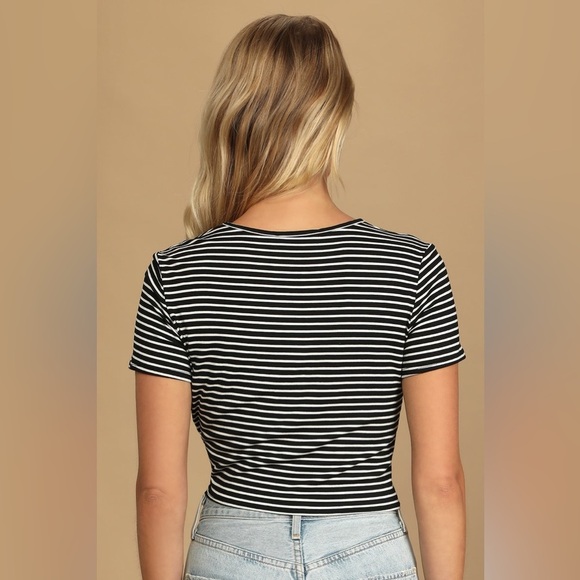 🆕 Lulu’s Take the Lead Black Striped Tie-Front Crop Top SZ XL - Picture 3 of 8